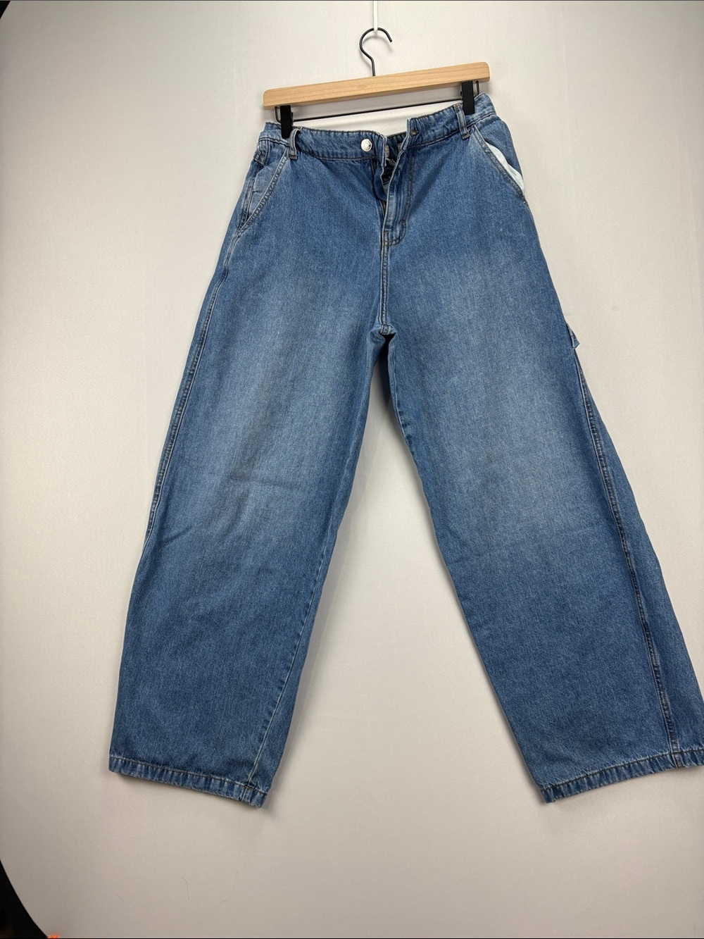 Relaxed Fit Men's Denim Jeans in Medium Blue